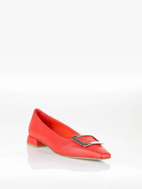 Ballerina in pelle MSUP VERA  color corallo con fibbia. Codice: NP2016P Tacco: 10 mm Suola: cuoio   Made in Italy