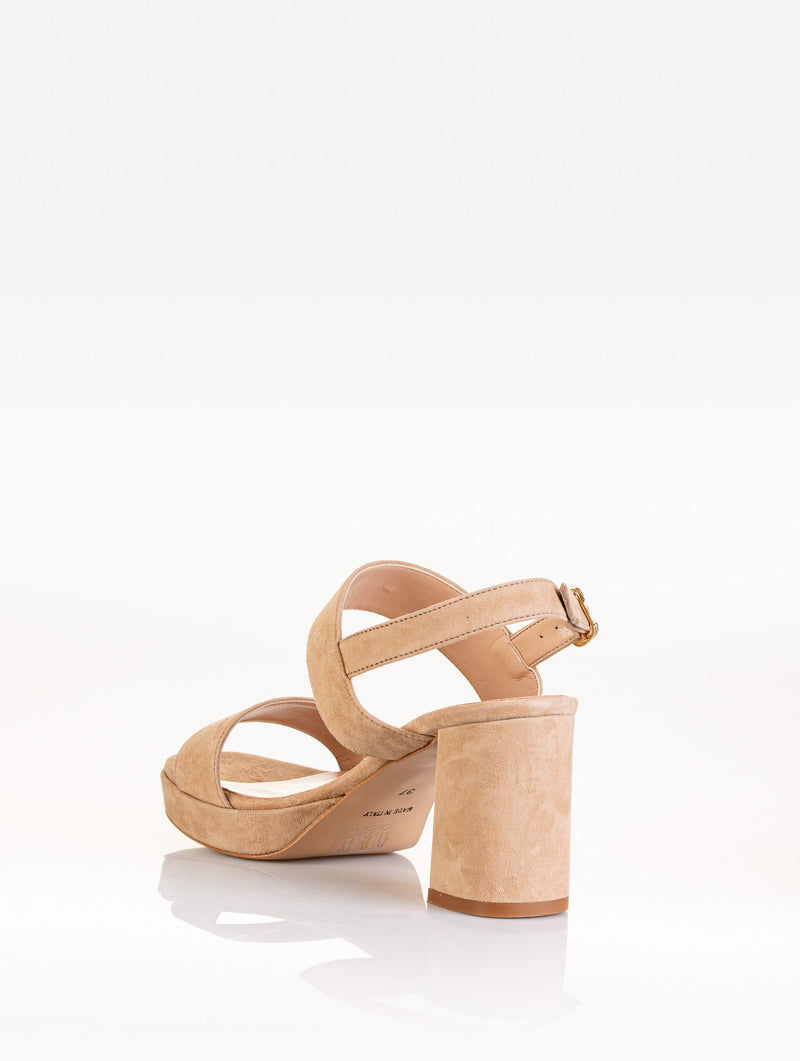 Sandalo con plateau in camoscio sabbia MSUP SARAH e cinturino regolabile con fibbia - tacco 7 cm - Punta : tonda suola interna in pelle - suola esterna Thunit - Made in Italy Codice: C2209C